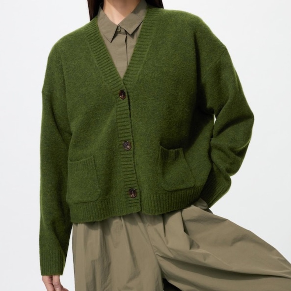 Uniqlo Soufflé Yarn Short Cardigan in Olive Wool Blend Unisex Size XS